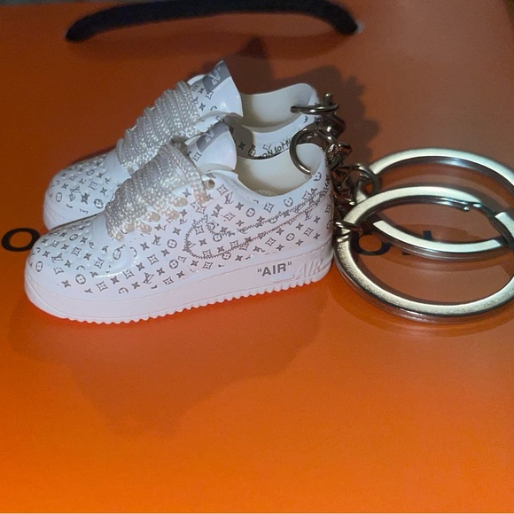 LV Luxury Shoes Keychain - Picture 1 of 4